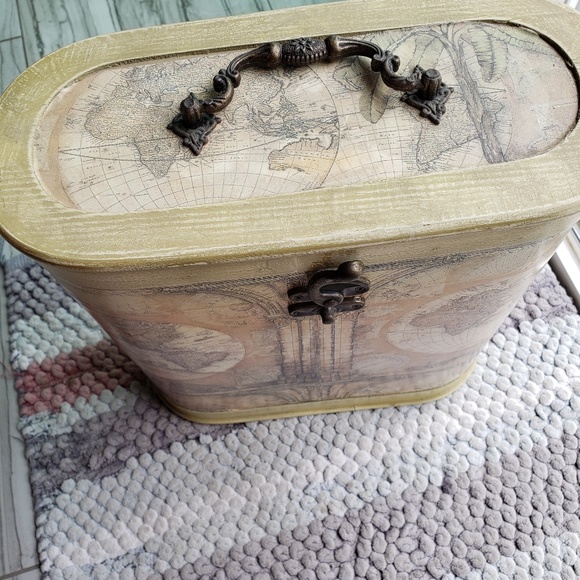 Chest - Picture 1 of 3